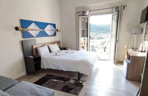 Mesolongi House | BH953 - C - Suite Messologgi