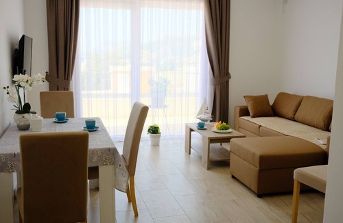 Dobra Voda Apartment | BIG and NEW, 5sleeps suit, pool, parking, optic internet