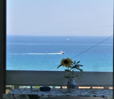 Amoudi Apartment | Billy's Amoudi Apartments