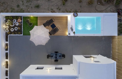 Imerovigli Villa | Black and white villa santorini with plunged pool heated