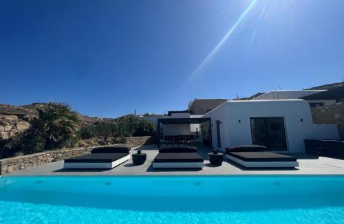 Ftelia Villa | BLACK AND WHITE VILLAS FTELIA - MYKONOS