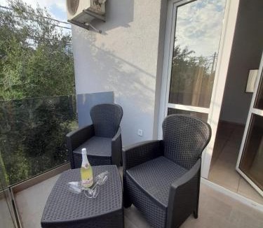 Sutomore Apartment | Black & White