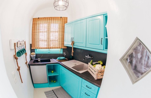 Oia Villa | Blessed Blue Boutique Cave Suite in the heart of Oia