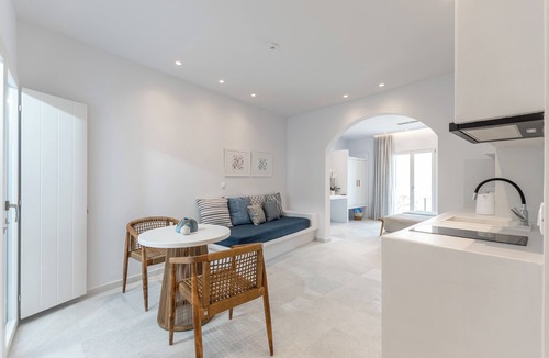 Old Town Naxos Apartment | Blue Art Suites