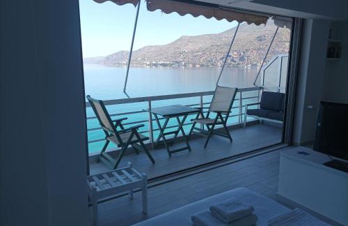 Loutraki Apartment | Blue Bliss