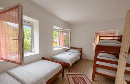 Vusanje House | Blue Eye