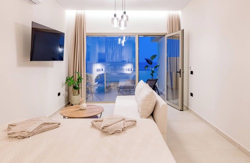 Agios Sostis Hotel | Blue Horizon Studios