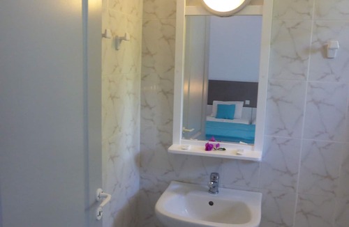 Tingaki Hotel | Blue Nest