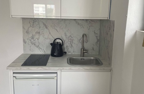 Ixia Apartment | Blue Roses