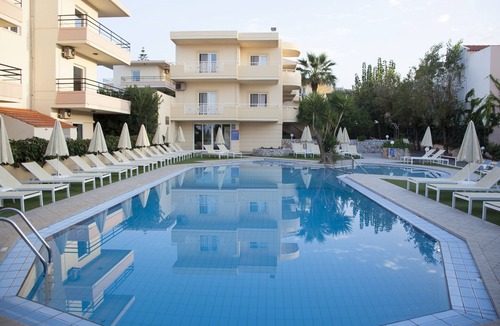 Agia Marina Hotel | Blue Sky Hotel Family Apartment with sea view & pool