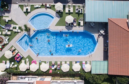 Agia Marina Hotel | Blue Sky Hotel Family Apartment with sea view & pool