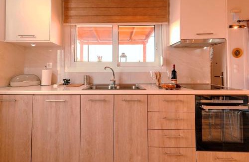 Soroni House | Blue Waves House 2