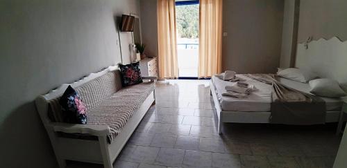 Poros Apartment | blue & white askeli studios