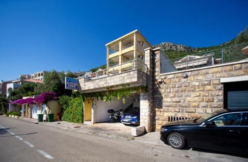 Sveti Stefan Apartment | BMV room 2 with east island view