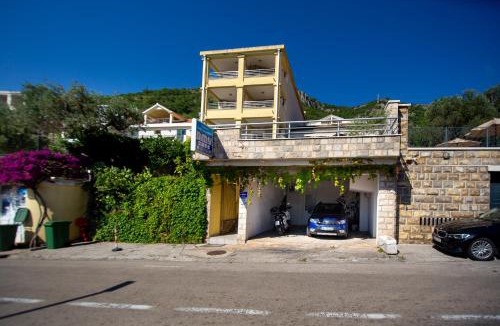 Sveti Stefan Apartment | BMV room for 2-3 persons