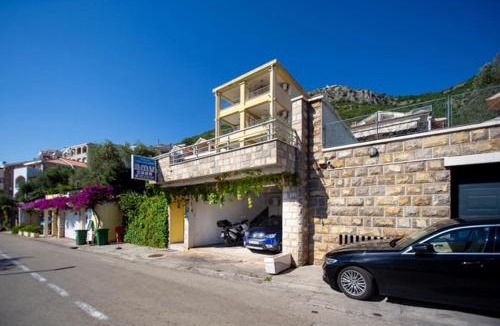 Sveti Stefan Apartment | BMV room with east island view