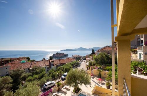 Sveti Stefan Apartment | BMV TRIPLE ROOM WITH BALCONY