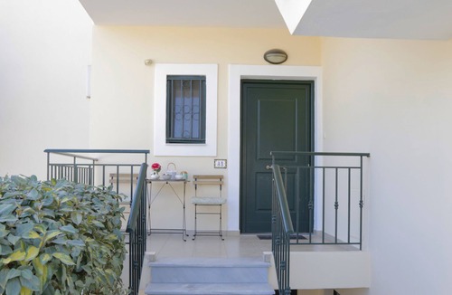 Aigialeia Apartment | Boho Studio with terrace and pool close to the beach