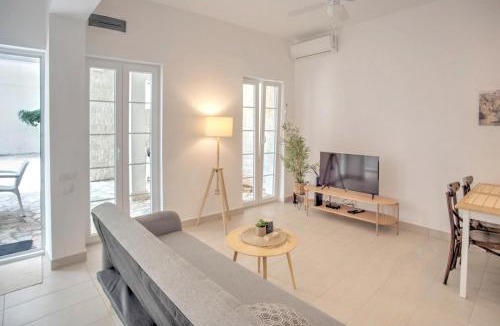 Bijela Apartment | BOKELJSKI CVIJET apartmani