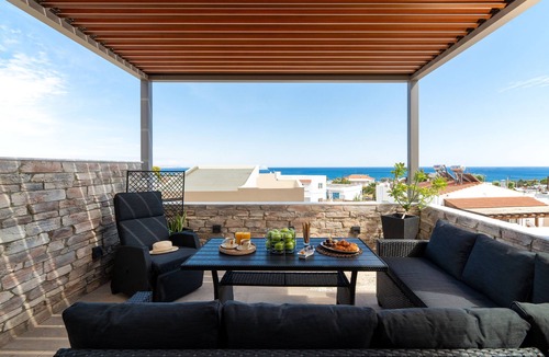 Gennadi Apartment | Breathtaking apartment with a view - only 5 minutes from the beach!