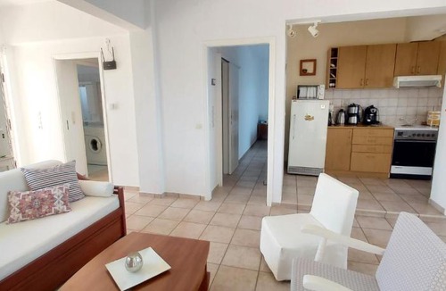 Lavreotiki Apartment | Breezy Beach House