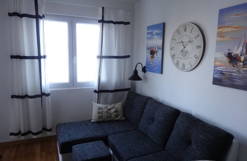 Krasici House | Bright, cozy apartment 50 meters from the beach. Pet-Friendly!