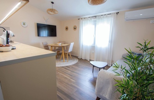 Goricani Apartment | Bright & Cozy Apartment in quiet area near Airport - Rezidencija Joksimovic