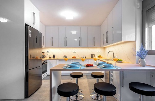 Porto Rafti Apartment | Bright home 200m from the Beach