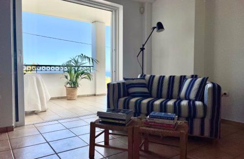 Saronida Apartment | Brilliant Bay & Sea View Apartment in Saronida