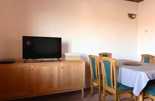 Tepacko Polje House | brown bear lodge