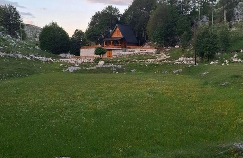 Cetinje House | Brvnara Lovcenski Mir