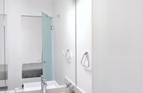 Khalandrion Apartment | Budget Semi Basement by Verde Apartments