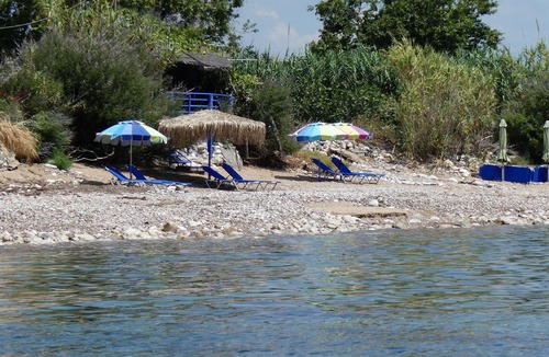 Messaia House | Bungalow right on the beach