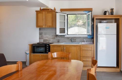 Kamari Apartment | Calliope Maille Family House