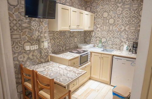 Kamari House | CALLIOPE MAILLE STUDIOS & APARTMENTS