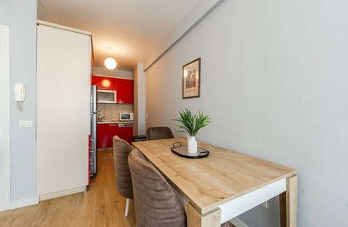 Tirana Apartment | Calm Cozy Home | 1BR in Tirana by PikHost
