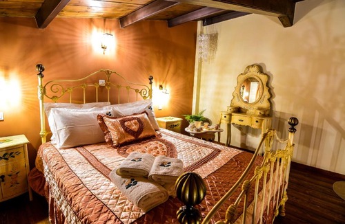 Synikia Mesi Trikalon House | Camelia Suites