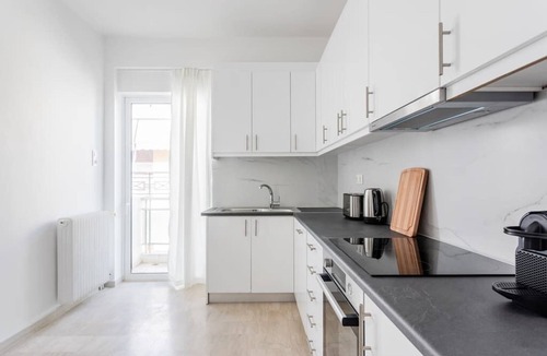 Marousi Apartment | Capacious 3BR Apartment in Marousi