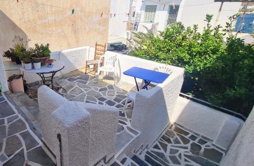 Livadi House | Captain's George