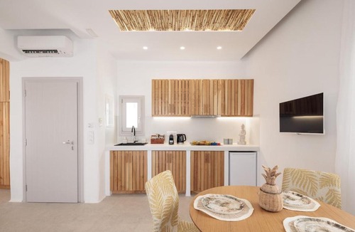 Old Town Naxos Apartment | Caramelia Suite