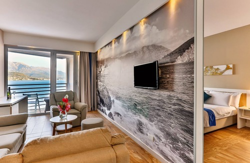Bijela Hotel | Carine Hotel Delfin