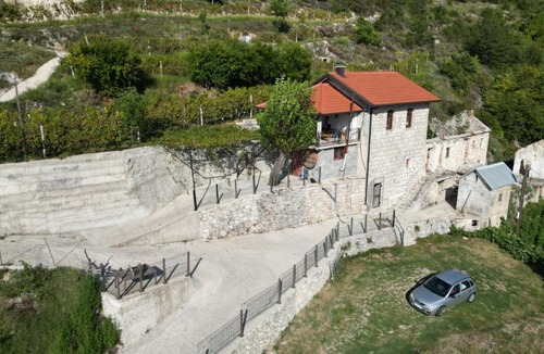Grahovo Villa | Carpenter Wineyard