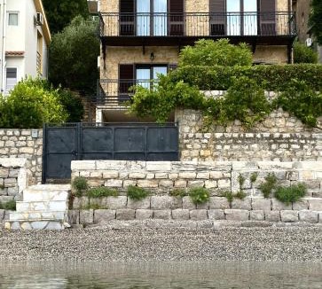 Bijela House | Casa Azzurra Bijela Montenegro
