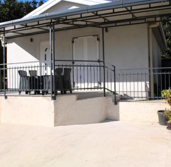 Kamenari House | Casa Bellora