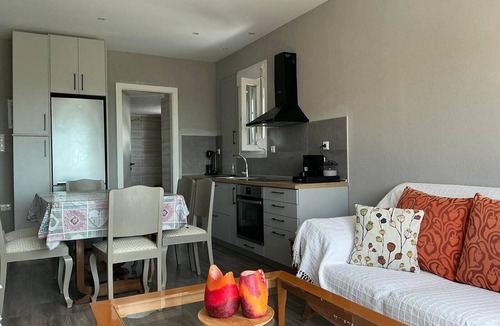 Pangaio House | Casa Di' Rene Country House with Garden and Mountain View