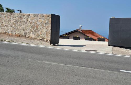 Lapcici House | CASA HOME, one-bedroom home