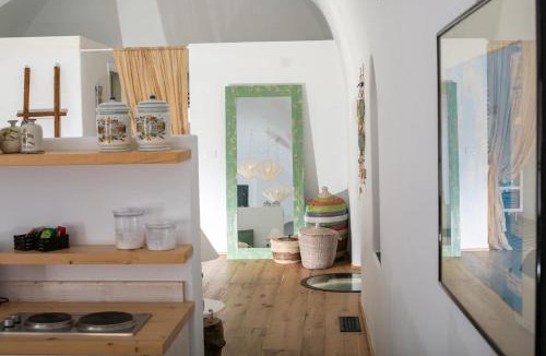 Finikia Apartment | Casa Itaca luxury apartments with private jacuzzi and sea view in Finikia - Oia