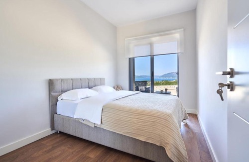 Kotor Apartment | Casa Montenegro studio with pool and lovely sunset