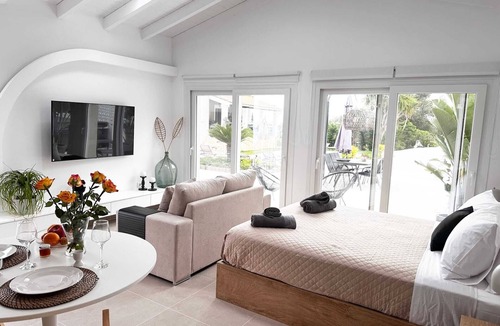 Spartylas Villa | Casa Noi - One bedroom villa with Jacuzzi and Pool
