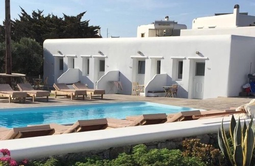 Psarou Hotel | Casa Nostra Rooms & Studios